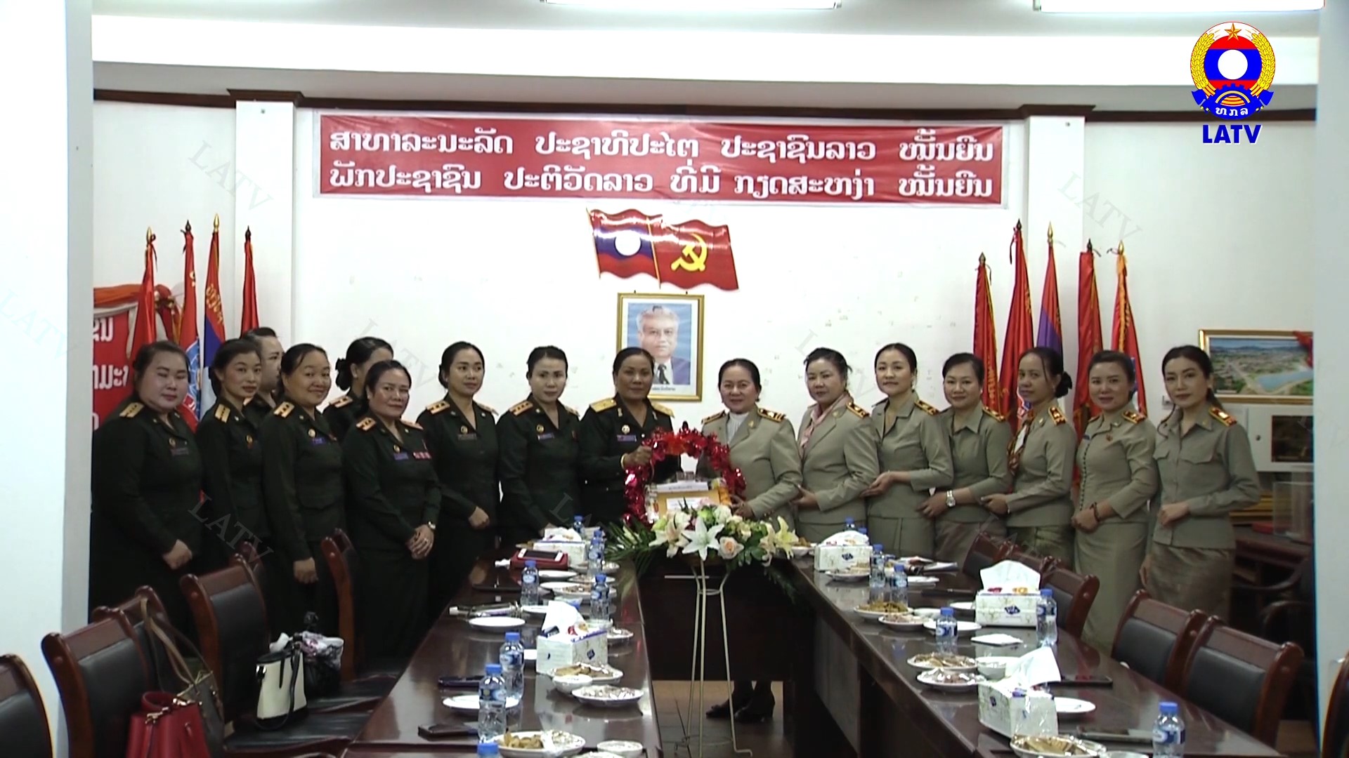 ຫຼາຍພາກສ່ວນເຂົ້າອວຍພອນຫ້ອງການສະຫະພັນແມ່ຍີງກອງທັບປະຊາຊົນລາວ.