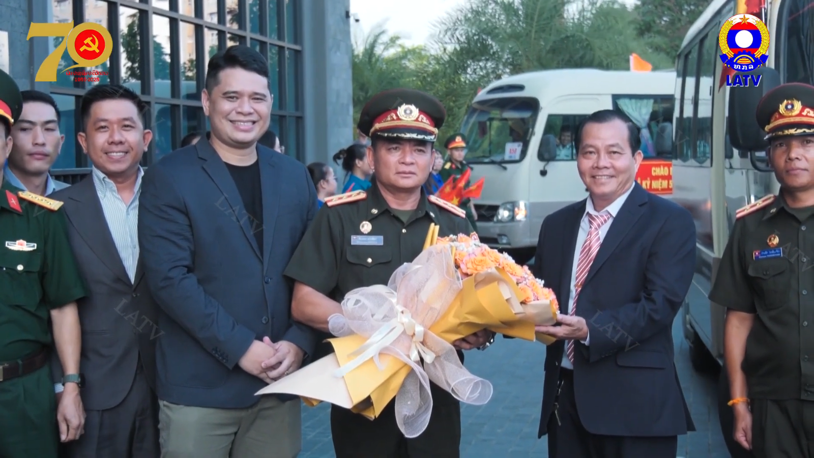 ກ້ອນກຳລັງສວນສະໜາມກອງທັບປະຊາຊົນລາວເດີນທາງຮອດນະຄອນໂຮ່ຈີມິນ, ສສ…