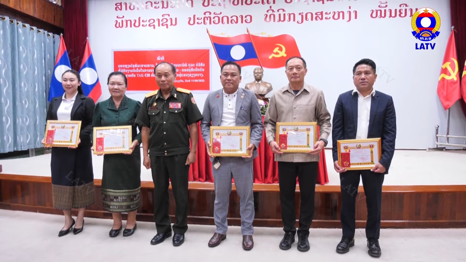 ກະຊວງປ້ອງກັນປະເທດມອບຫຼຽນໄຊພິລະອາດຫານໃຫ້ ມູນນິທິ ແລະ ບໍລິສັດທີ່ຊ່ວຍເຫຼືອຊອກ.