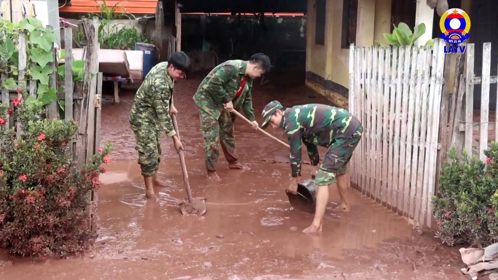 ກອງພົນທີ 2 ສືບຕໍ່ຊ່ວຍເຫຼືອປະຊາຊົນທີ່ໄດ້ຮັບຜົນກະທົບຈາກໄພນ້ຳຖ້ວມຢູ່ເມືອງໄຊຍະບູລີ.
