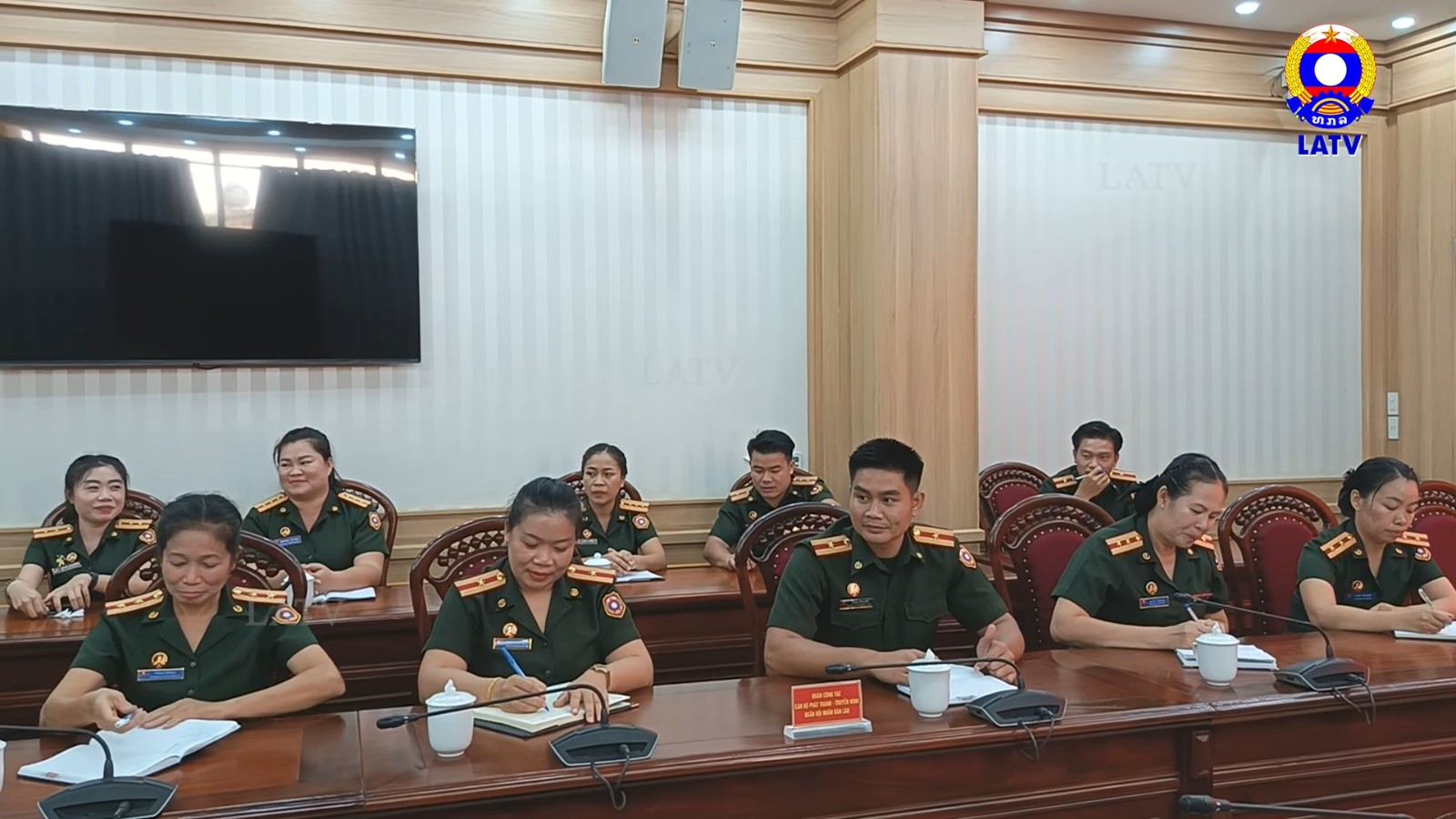 ຄະນະສື່ມວນຊົນກອງທັບປະຊາຊົນລາວທັດສະນະສຶກສາແລກປ່ຽນບົດຮຽນ ຢູ່ກອງບັນຊາການທະຫານຊາຍແດນແຂວງກວາງນິງສສຫວຽດນາມ.