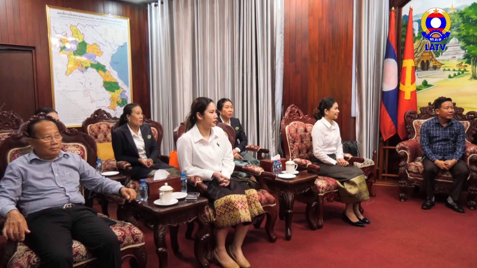 ຫຼາຍພາກສ່ວນມອບເງິນອຸປະຖຳໃຫ້ກະຊວງປ້ອງກັນປະເທດ.