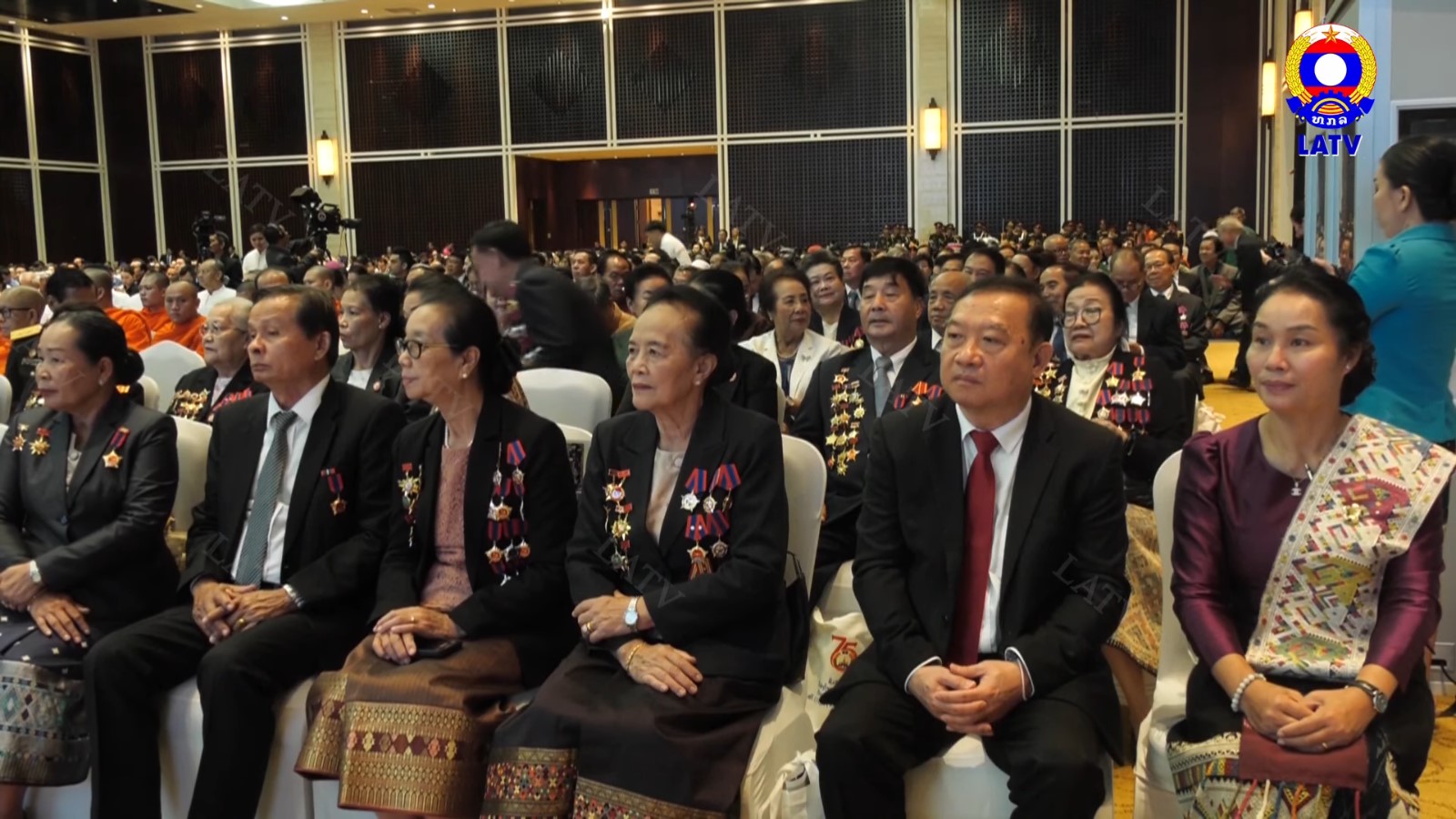 ໂຮມຊຸມນຸມໃຫຍ່ສະເຫຼີມສະຫຼອງວັນສ້າງຕັ້ງແນວລາວສ້າງຊາດ ຄົບຮອບ…
