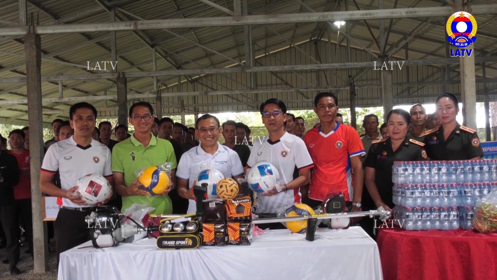ຄະນະຮັບຜິດຊອບວຽກງານເຝີກອົບຮົມວິຊາຄູຊັ້ນປະຖົມສຶກສາ ຊຸດທີ III ສ້າງຂະບວນການເເຂ່ງຂັນກິລາມິດຕະພາບ.